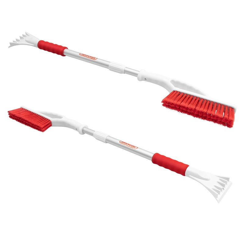 Щетка от снега со скребком SKYWAY 66см с распушеной щетиной S07801013